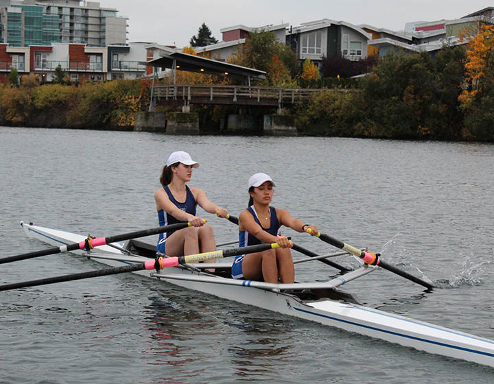 CISDV St. Andrew's students rowing